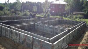 Начали установку опалубки.