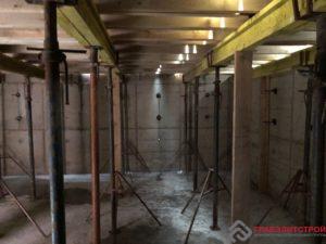 Со всех сторон.