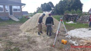 Участок без деревьев, работать легко.