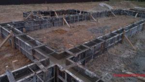 Я вижу красивые линии даже в сопряжении опалубочных карт в пересечениях ростверков. Маньяк-строитель :)))