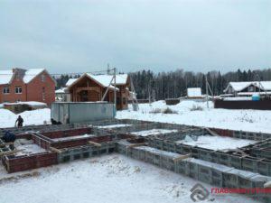 Большой фундамент.