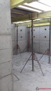 Вес плиты — огромный, поэтому распорок будет много.