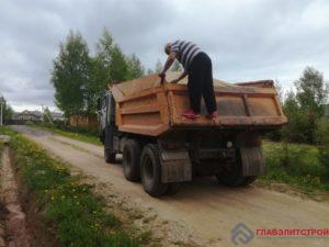 Привозим песок.