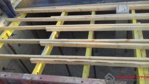 Начинаем монтаж опалубки под заливку плиты перекрытия. Самый сложный этап любого цоколя.