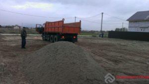 Завозим подсыпку.