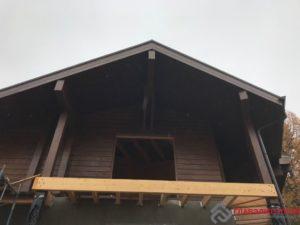 Выполнили кровельные работы и приступили к покраске.
