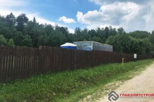 Завезли бытовку и биотуалет.