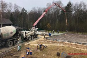 Бетону нам! Заливка началась.