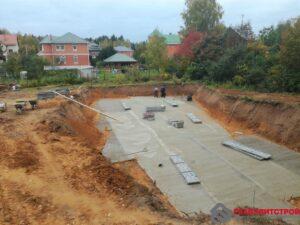 Новый объект — Участок граничит с лесом. Красивое место.