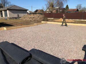 Фундамент — плита.