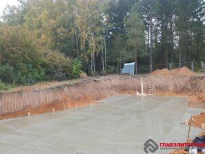 Выставляем опалубку ростверков.