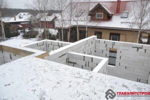 Стены первого этажа.