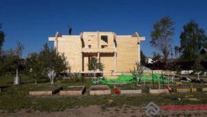 С человеком понятны размеры строения.