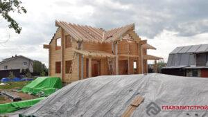 Начали стропильную систему.